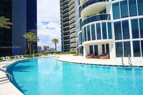 Condo in Sunny Isles Beach, Florida, 2 bedrooms  № 1811516 - photo 14