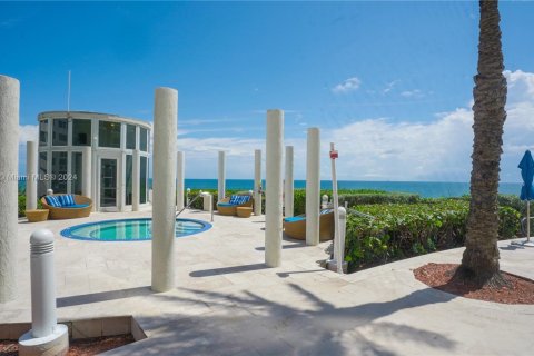 Condo in Sunny Isles Beach, Florida, 2 bedrooms  № 1811516 - photo 18