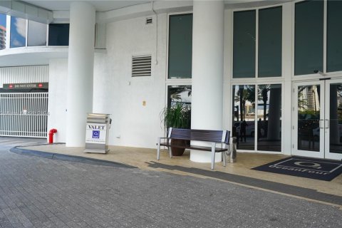 Condo in Sunny Isles Beach, Florida, 2 bedrooms  № 1811516 - photo 7
