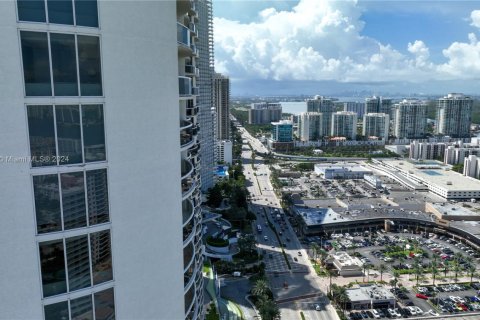 Condo in Sunny Isles Beach, Florida, 2 bedrooms  № 1811516 - photo 6