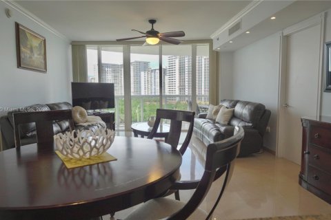 Condo in Sunny Isles Beach, Florida, 2 bedrooms  № 1811516 - photo 30