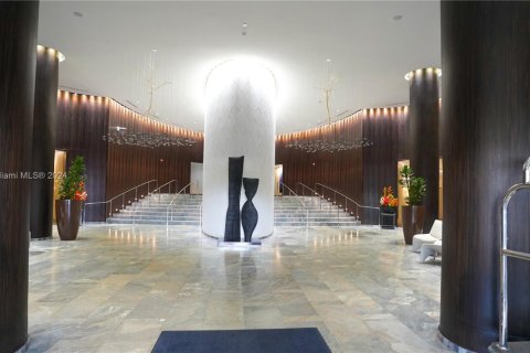 Condo in Sunny Isles Beach, Florida, 2 bedrooms  № 1811516 - photo 8