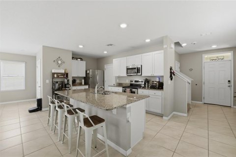 House in Kissimmee, Florida 4 bedrooms, 211.82 sq.m. № 2212272 - photo 12