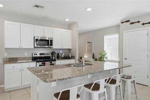 House in Kissimmee, Florida 4 bedrooms, 211.82 sq.m. № 2212272 - photo 14