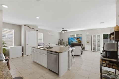 House in Kissimmee, Florida 4 bedrooms, 211.82 sq.m. № 2212272 - photo 17