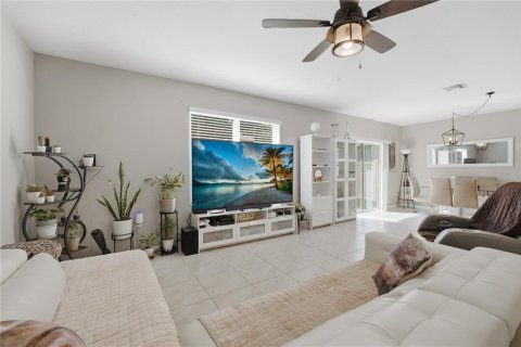 House in Kissimmee, Florida 4 bedrooms, 211.82 sq.m. № 2212272 - photo 19