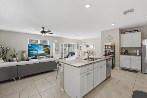 House in Kissimmee, Florida 4 bedrooms, 211.82 sq.m. № 2212272 - photo 11