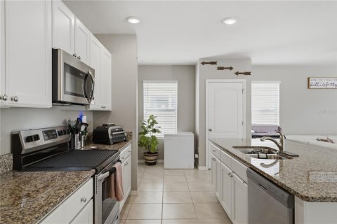 House in Kissimmee, Florida 4 bedrooms, 211.82 sq.m. № 2212272 - photo 16