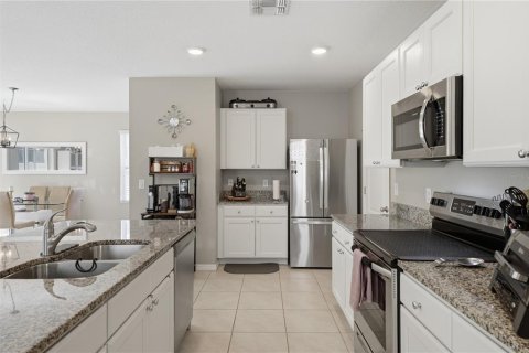House in Kissimmee, Florida 4 bedrooms, 211.82 sq.m. № 2212272 - photo 15