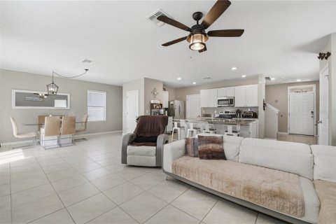 House in Kissimmee, Florida 4 bedrooms, 211.82 sq.m. № 2212272 - photo 21