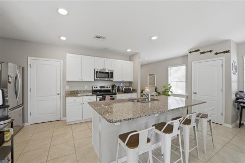 House in Kissimmee, Florida 4 bedrooms, 211.82 sq.m. № 2212272 - photo 13