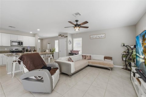 House in Kissimmee, Florida 4 bedrooms, 211.82 sq.m. № 2212272 - photo 20