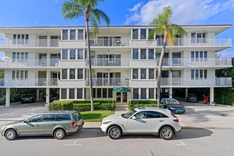 Copropriété à louer à Palm Beach, Floride: 2 chambres, 74.69 m2 № 1073805 - photo 1