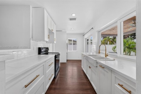 Villa ou maison à vendre à Oakland Park, Floride: 2 chambres, 93.46 m2 № 2346957 - photo 12