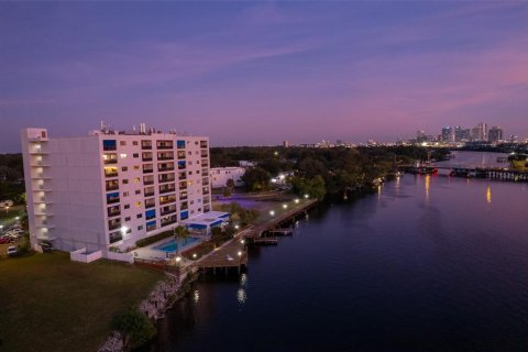 Condo à Tampa, Floride, 3 chambres  № 2342506