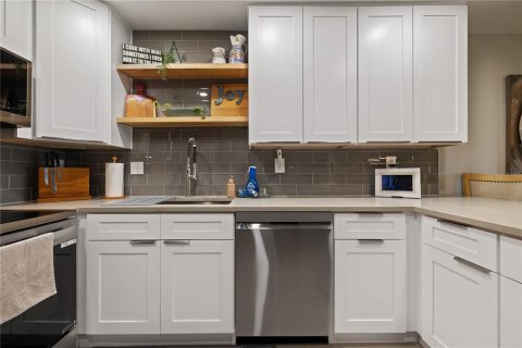Copropriété à vendre à Tampa, Floride: 3 chambres, 154.96 m2 № 2342506 - photo 17