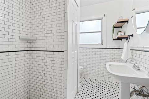 Casa en alquiler en Tampa, Florida, 3 dormitorios, 129.88 m2 № 1915296 - foto 8