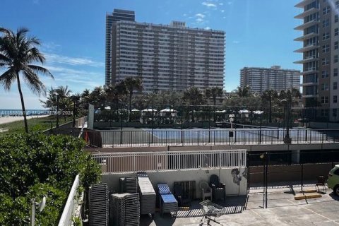 Copropriété à vendre à Hallandale Beach, Floride: 1 chambre, 89.19 m2 № 1895856 - photo 2