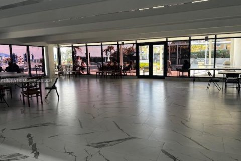 Copropriété à vendre à Hallandale Beach, Floride: 1 chambre, 89.19 m2 № 1895856 - photo 4