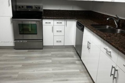 Copropriété à vendre à Hallandale Beach, Floride: 1 chambre, 89.19 m2 № 1895856 - photo 13