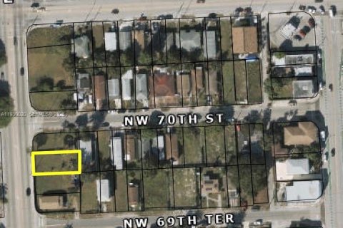 Propiedad comercial en venta en Miami, Florida № 1988888 - foto 1