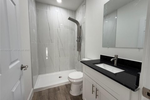 Casa en venta en Lehigh Acres, Florida, 2 dormitorios № 2081105 - foto 7