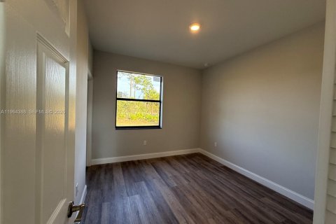 Casa en venta en Lehigh Acres, Florida, 2 dormitorios № 2081105 - foto 8