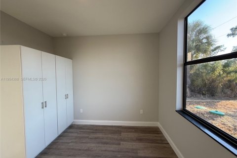 Casa en venta en Lehigh Acres, Florida, 2 dormitorios № 2081105 - foto 9