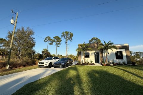 Casa en venta en Lehigh Acres, Florida, 2 dormitorios № 2081105 - foto 2