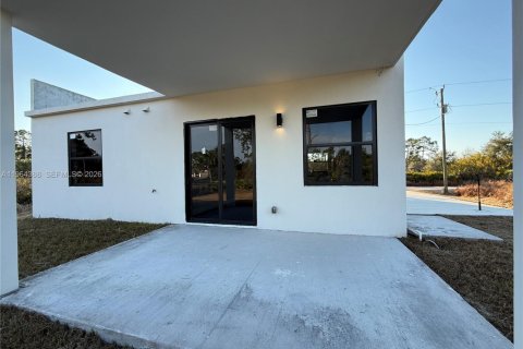 Casa en venta en Lehigh Acres, Florida, 2 dormitorios № 2081105 - foto 11