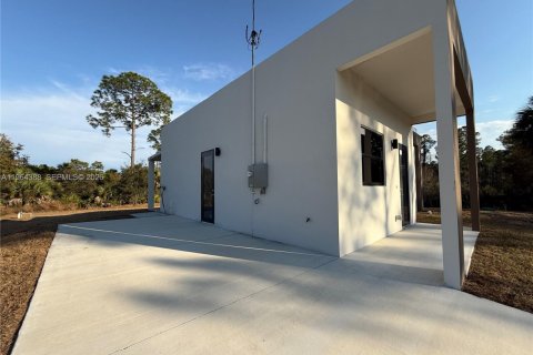 Casa en venta en Lehigh Acres, Florida, 2 dormitorios № 2081105 - foto 3