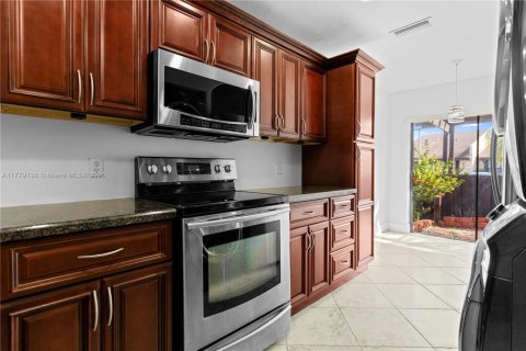 House in Sunrise, Florida 2 bedrooms, 112.13 sq.m. № 1862926 - photo 17