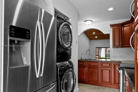 House in Sunrise, Florida 2 bedrooms, 112.13 sq.m. № 1862926 - photo 16
