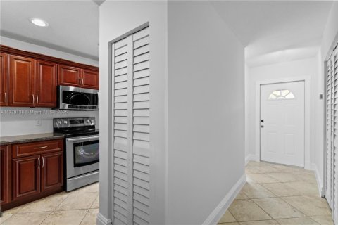 House in Sunrise, Florida 2 bedrooms, 112.13 sq.m. № 1862926 - photo 21