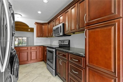 House in Sunrise, Florida 2 bedrooms, 112.13 sq.m. № 1862926 - photo 14