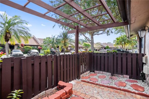 House in Sunrise, Florida 2 bedrooms, 112.13 sq.m. № 1862926 - photo 6