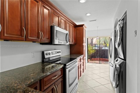 House in Sunrise, Florida 2 bedrooms, 112.13 sq.m. № 1862926 - photo 20