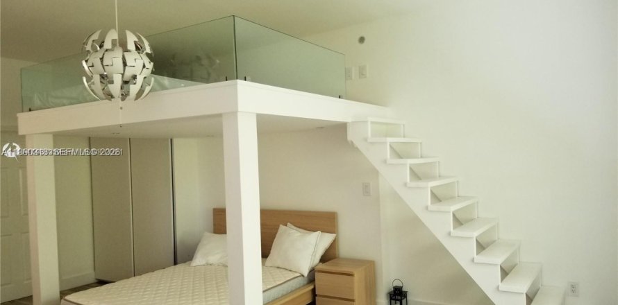 Студия в кондо в Майами-Бич, Флорида № 2030255