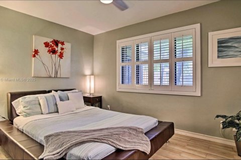 House in Oakland Park, Florida 4 bedrooms, 195.19 sq.m. № 1958243 - photo 13