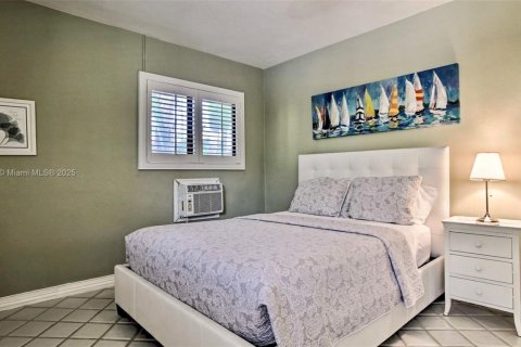 House in Oakland Park, Florida 4 bedrooms, 195.19 sq.m. № 1958243 - photo 15