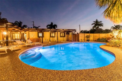 House in Oakland Park, Florida 4 bedrooms, 195.19 sq.m. № 1958243 - photo 25