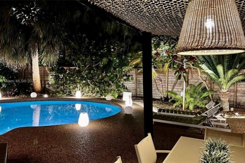 House in Oakland Park, Florida 4 bedrooms, 195.19 sq.m. № 1958243 - photo 18