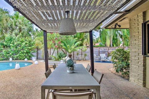 House in Oakland Park, Florida 4 bedrooms, 195.19 sq.m. № 1958243 - photo 4