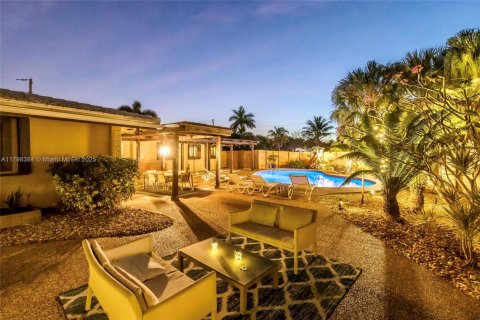 House in Oakland Park, Florida 4 bedrooms, 195.19 sq.m. № 1958243 - photo 22