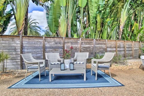 House in Oakland Park, Florida 4 bedrooms, 195.19 sq.m. № 1958243 - photo 6