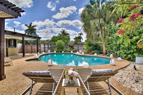 House in Oakland Park, Florida 4 bedrooms, 195.19 sq.m. № 1958243 - photo 2