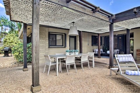 House in Oakland Park, Florida 4 bedrooms, 195.19 sq.m. № 1958243 - photo 5