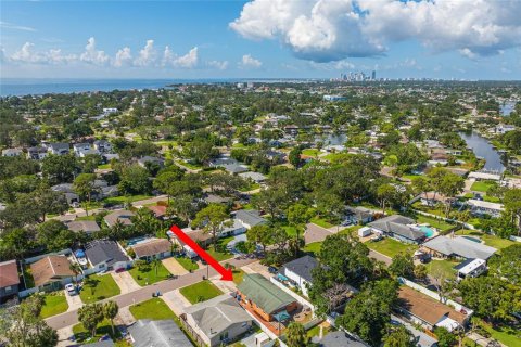 House in Saint Petersburg, Florida 3 bedrooms, 106.56 sq.m. № 1883315 - photo 3