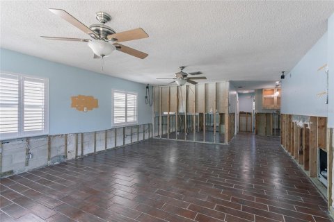 House in Saint Petersburg, Florida 3 bedrooms, 106.56 sq.m. № 1883315 - photo 9