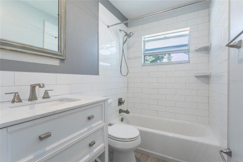 House in Saint Petersburg, Florida 3 bedrooms, 106.56 sq.m. № 1883315 - photo 15